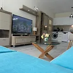 Elizi Summer House In South Bay Apartment