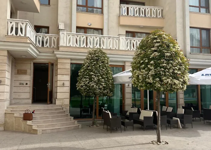 Elizi Summer House In South Bay *