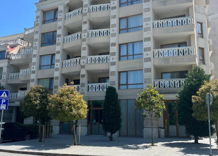 Elizi Summer House In South Bay