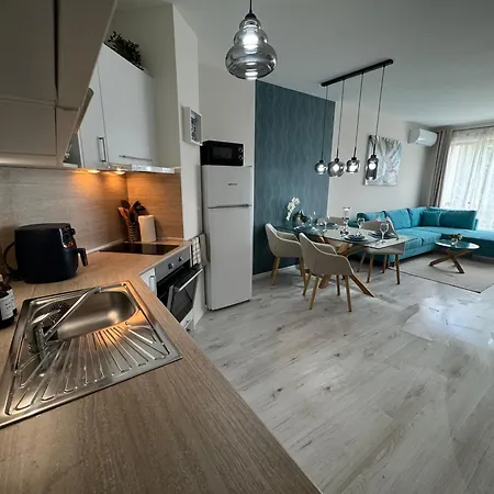 Апартаменты Elizi Summer House In South Bay